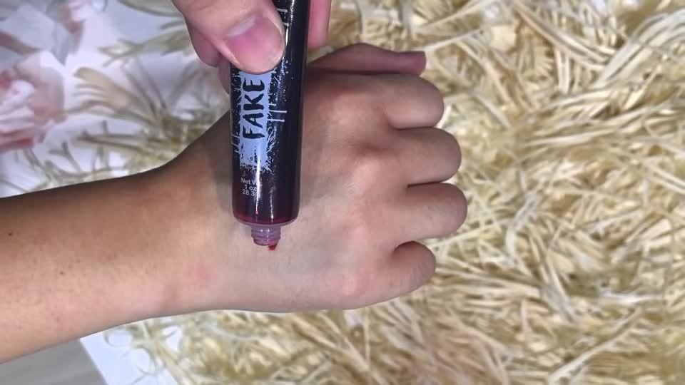 Halloween, April Fool's Day, Realistic Spray, Fake Blood Plasma, Film Props, Artificial Simulated Blood, Makeup Decorations for Horror, Prank Scare Props (Different Batches May Have Variations in Packaging)