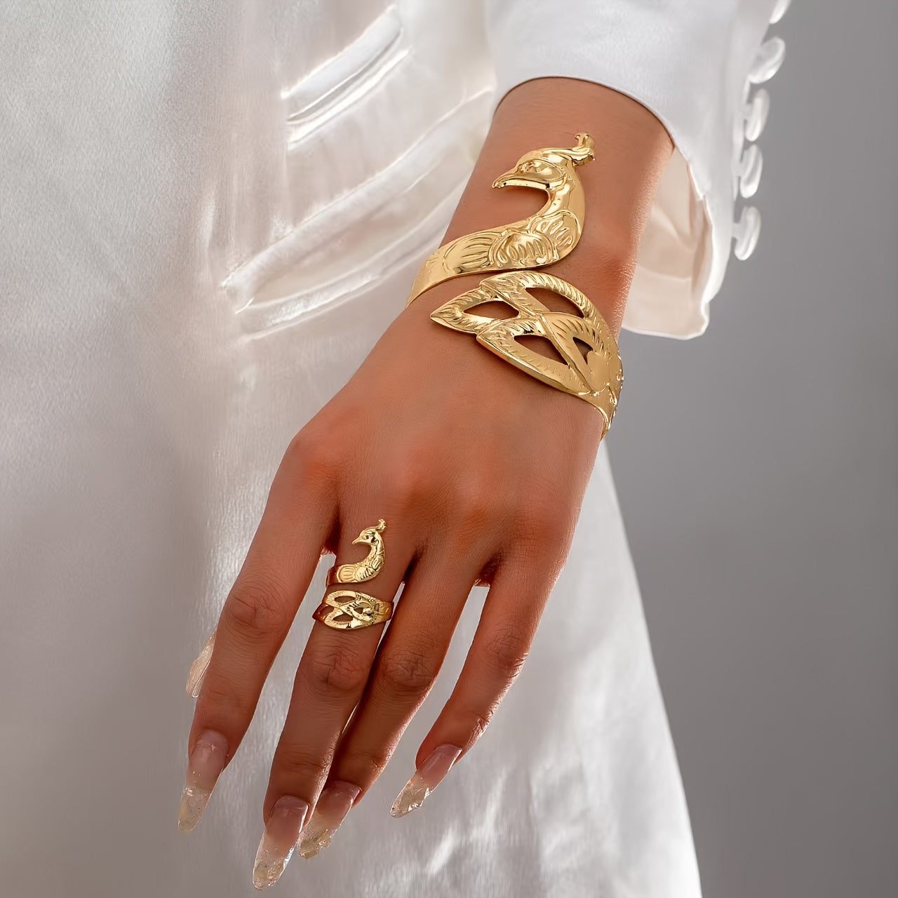 An Exaggerated Punk-Style Design Featuring a Glossy Eagle Mouth Ring, Along with a Unique Retro Geometric Jewelry Set of Golden Bracelets And Rings