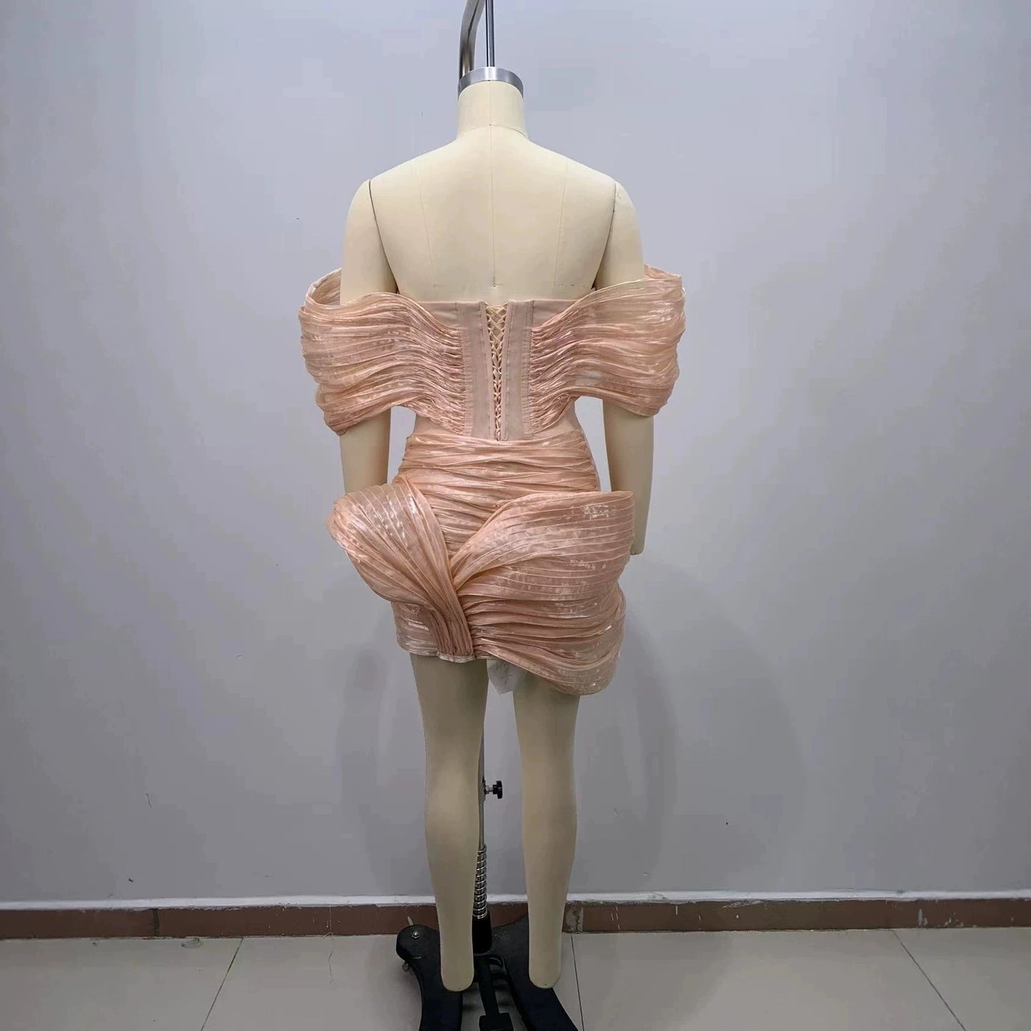 NEW Arrivals Women Sexy Strapless Beaded Waist-Cinching Mini Dress Women Birthday Banquet Evening Gown Sexy Stereoscopic Pleated Simple Backless Off-the-shoulder Bodycon Short Prom Dresses for Women Party Wedding Evening