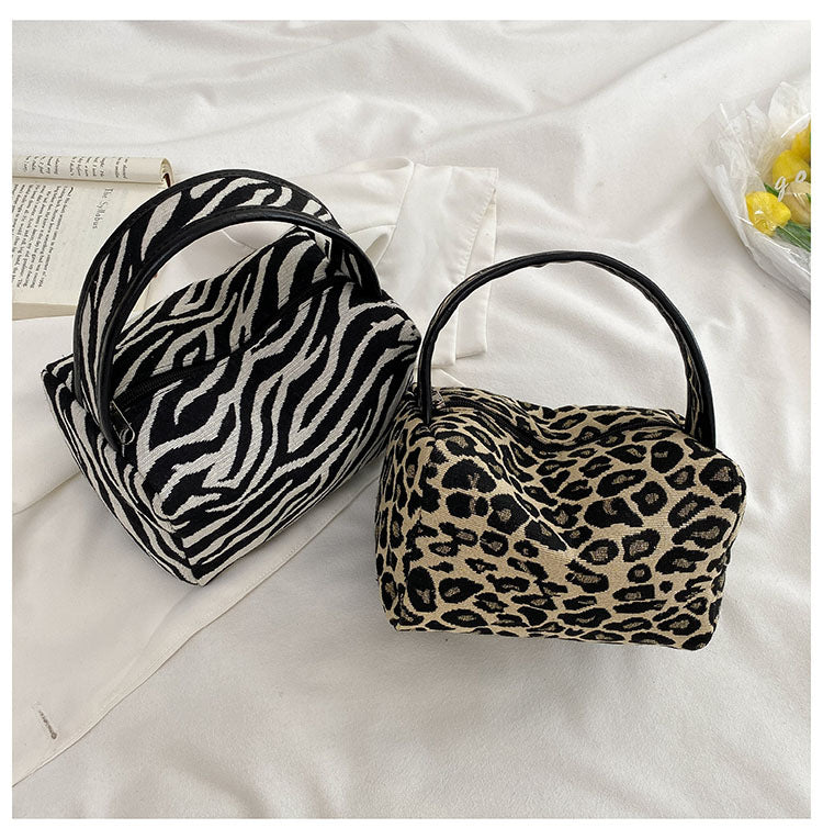 Leopard Makeup Bag Luxury Large Capacity Skincare Portable Carrying Canvas Purse Waterproof Zipper Organizer Outdoor Travel Makeup Bag Cosmetics Accessories Supplies