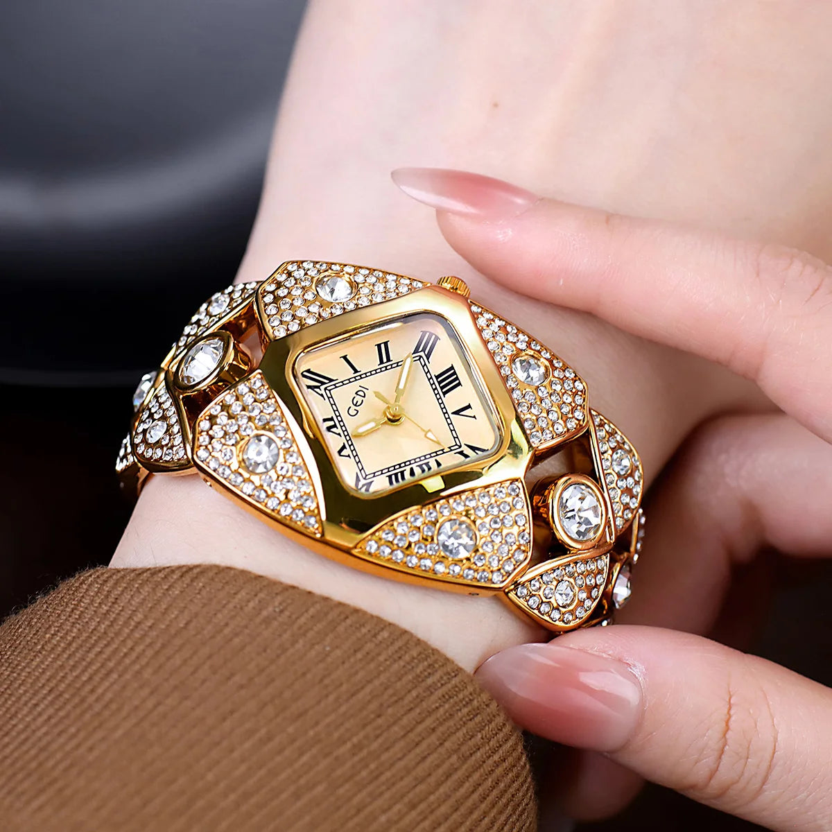 NEW 4 Colors Women Watch Light Luxury Brand Diamond Inlaid Bracelet Watches Waterproof Ladies Fashion Quartz Clock Wristwatch Gift for Girlfriend Mistress Wife Ladies Luxury Jewelry Supplies