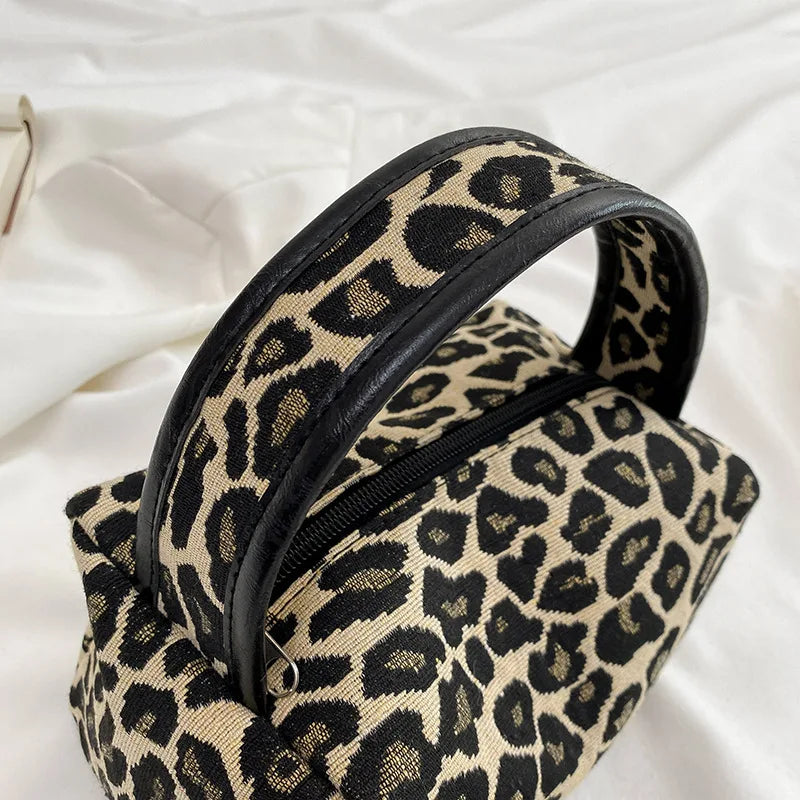 Leopard Makeup Bag Luxury Large Capacity Skincare Portable Carrying Canvas Purse Waterproof Zipper Organizer Outdoor Travel Makeup Bag Cosmetics Accessories Supplies
