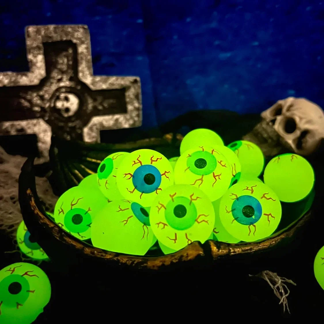 10/20/30pcs Luminous Glow in The Dark Eyeball 32MM Bouncy Ball Halloween Supplies Toys Horror Scary Ball Toys Gift Fake Eyeballs