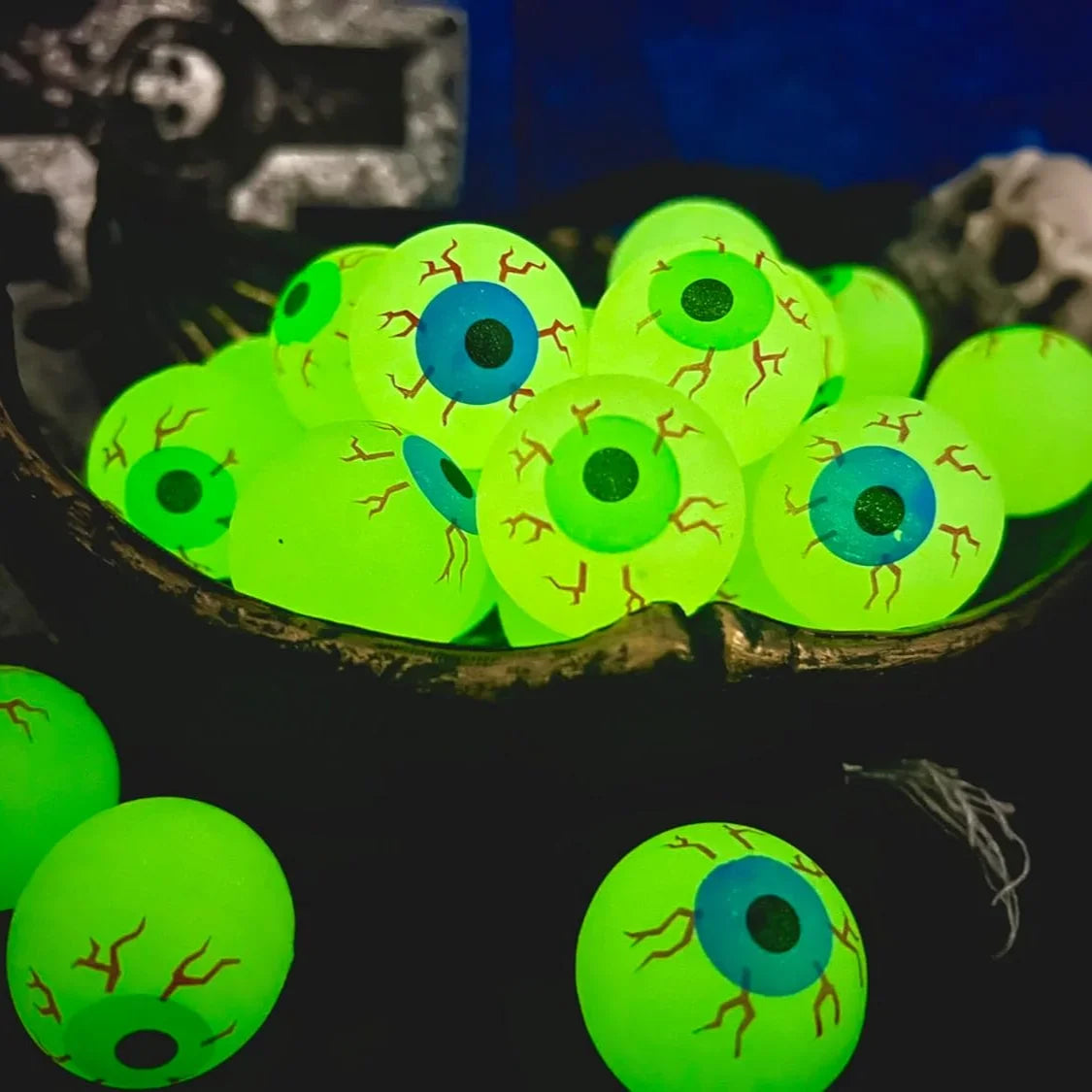 10/20/30pcs Luminous Glow in The Dark Eyeball 32MM Bouncy Ball Halloween Supplies Toys Horror Scary Ball Toys Gift Fake Eyeballs