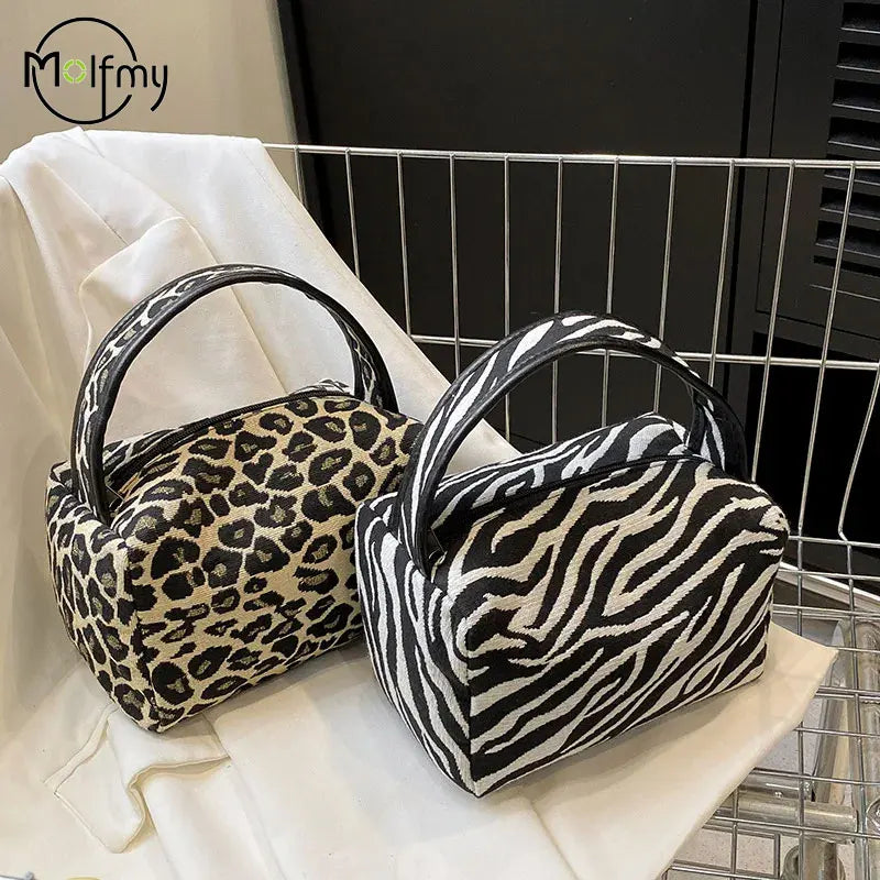 Leopard Makeup Bag Luxury Large Capacity Skincare Portable Carrying Canvas Purse Waterproof Zipper Organizer Outdoor Travel Makeup Bag Cosmetics Accessories Supplies