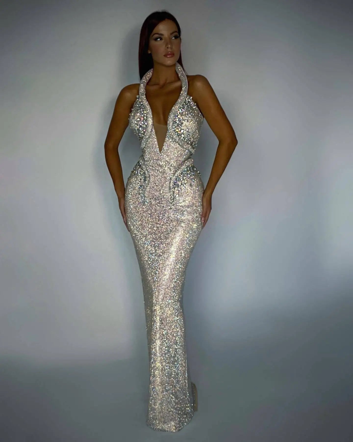 2025 New arrival Luxury Italian Fashion Sexy V-Neck Halter Sequins Elegant Tailing Gown Sleeveless Ladies Temperament Slim Fit Evening Dress Red Carpet Celebrity Gown