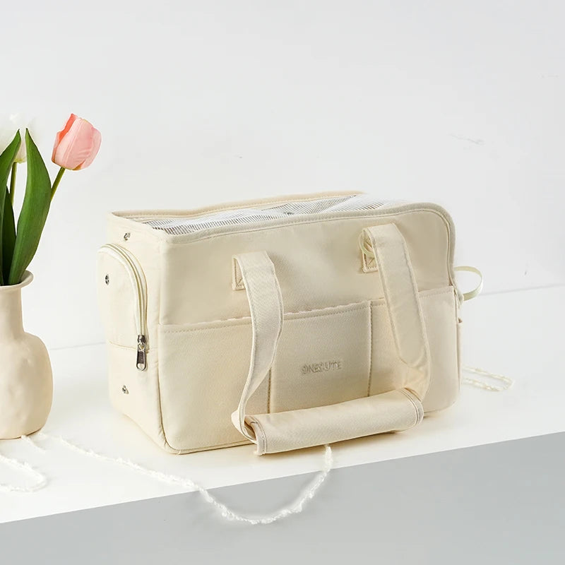 Pets Travel Go Out and Pack Puppies. Portable One-Shoulder Bags are Suitable for Cats and Small Dogs to Carry Outdoors than Bears.