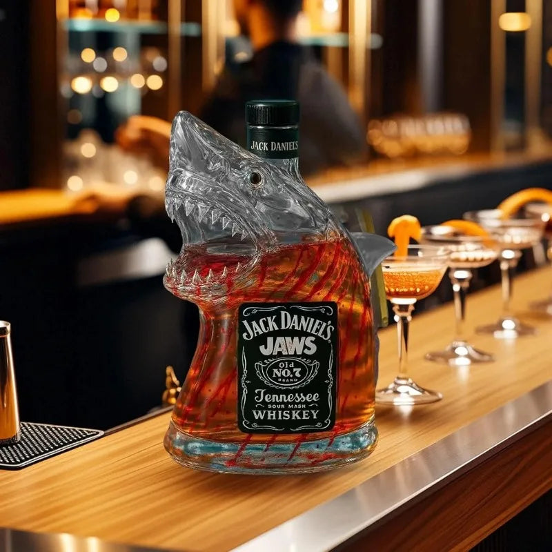NEW Arrivals Shark Statue Whiskey Wine Liquor Bottle, Decanter Wine Decoration For Bar ,Office, Home Animal Whiskey Bottle 3D Engraved Shark Glass 320ml