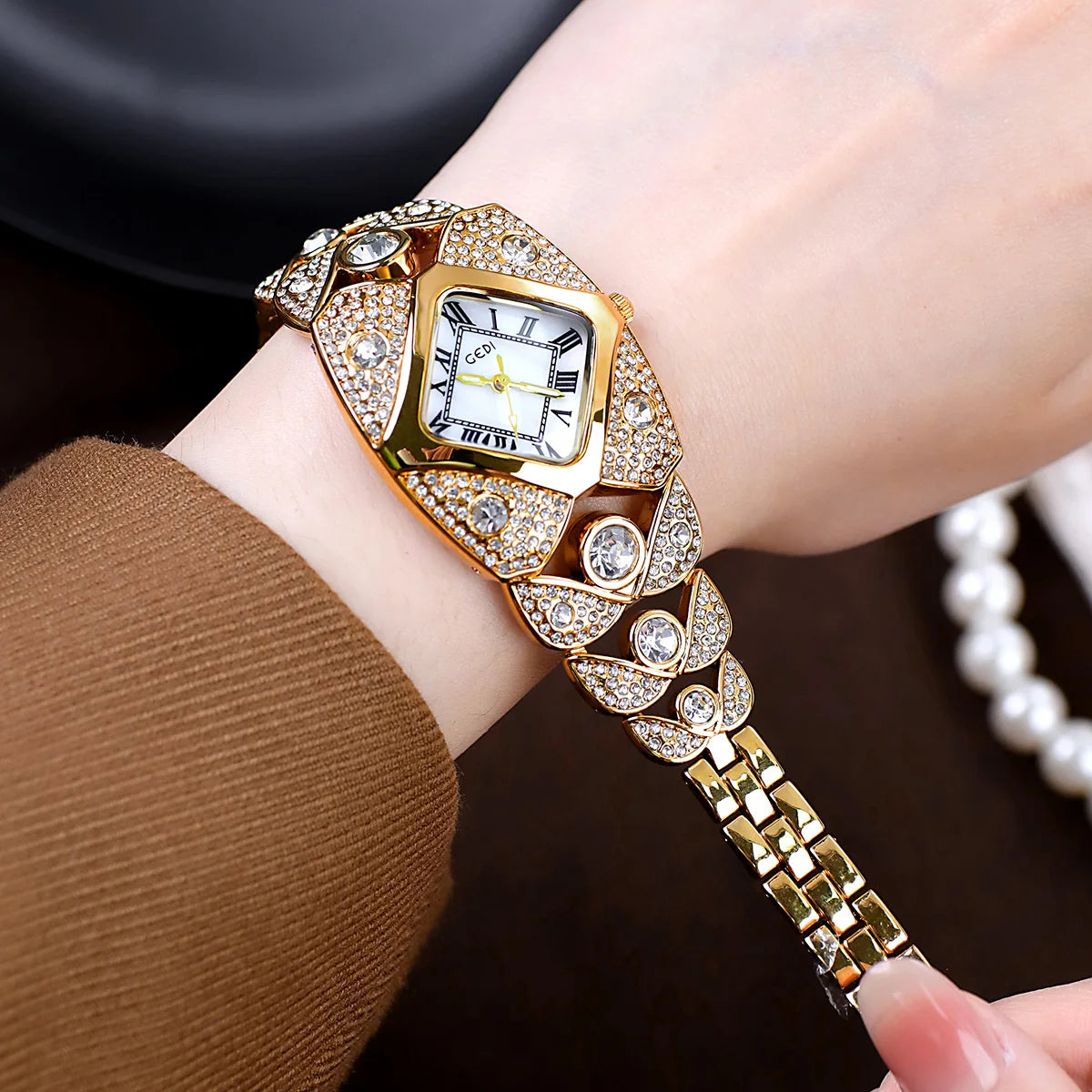 NEW 4 Colors Women Watch Light Luxury Brand Diamond Inlaid Bracelet Watches Waterproof Ladies Fashion Quartz Clock Wristwatch Gift for Girlfriend Mistress Wife Ladies Luxury Jewelry Supplies
