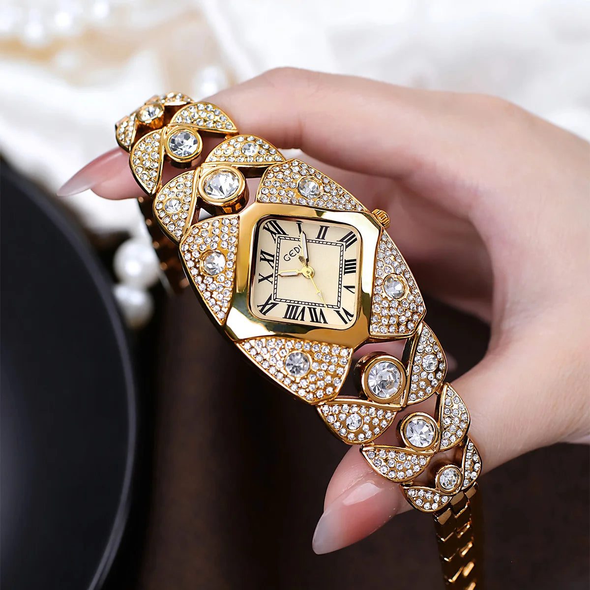 NEW 4 Colors Women Watch Light Luxury Brand Diamond Inlaid Bracelet Watches Waterproof Ladies Fashion Quartz Clock Wristwatch Gift for Girlfriend Mistress Wife Ladies Luxury Jewelry Supplies