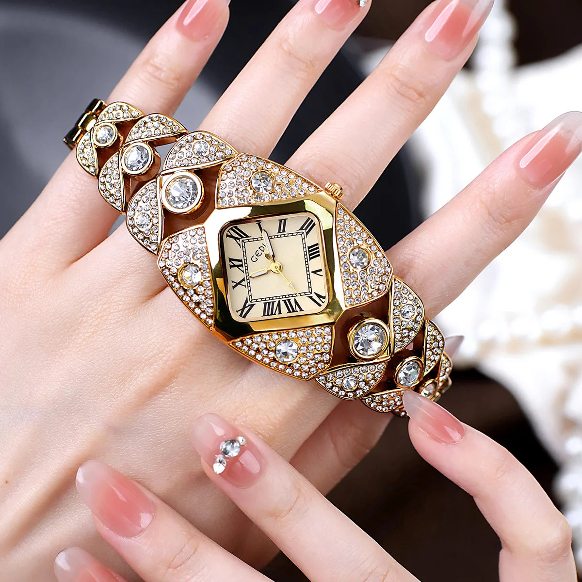 NEW 4 Colors Women Watch Light Luxury Brand Diamond Inlaid Bracelet Watches Waterproof Ladies Fashion Quartz Clock Wristwatch Gift for Girlfriend Mistress Wife Ladies Luxury Jewelry Supplies