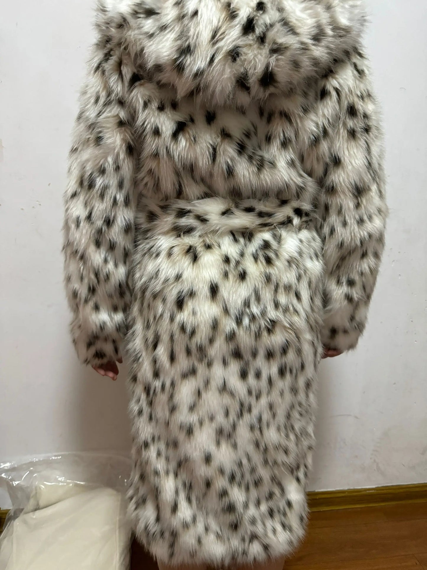 NEW Arrivals UK S-2XL Size 2 Colors Winter Warm Loose Plush Windbreaker With Hat Women Faux Fox Fur Black White Dot Leopard Coat Ladies Thick Long Overcoat