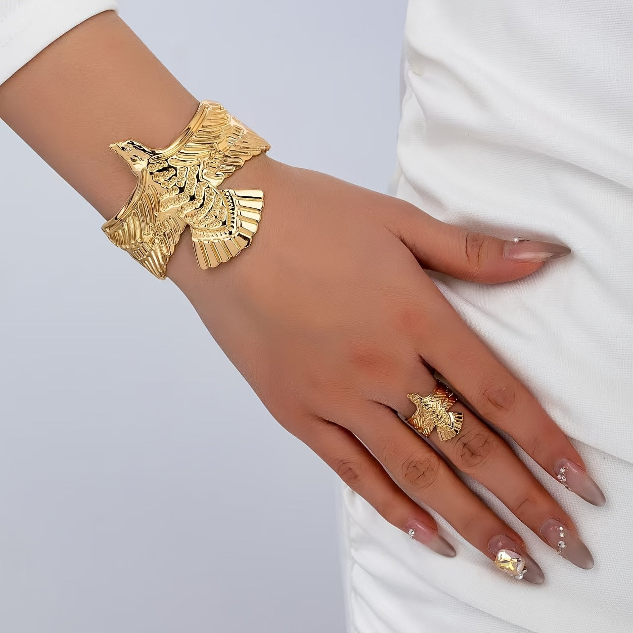 An Exaggerated Punk-Style Design Featuring a Glossy Eagle Mouth Ring, Along with a Unique Retro Geometric Jewelry Set of Golden Bracelets And Rings