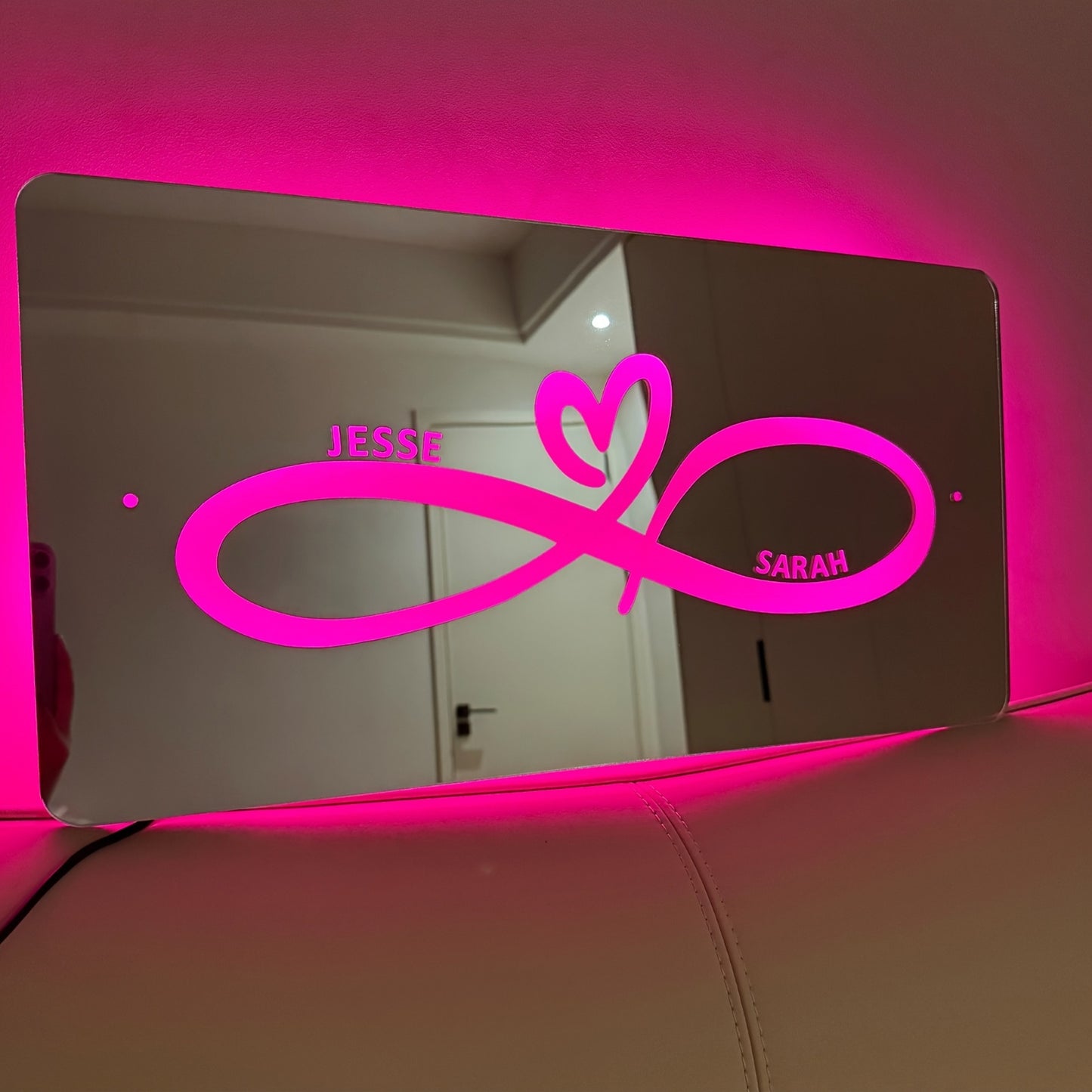 A Personalized USB-Powered Remote-Controlled LED Light Mirror for Couples, Featuring Customizable Names, Perfect for Bedroom Decoration And As a Gift for Valentine's Day Or Birthdays