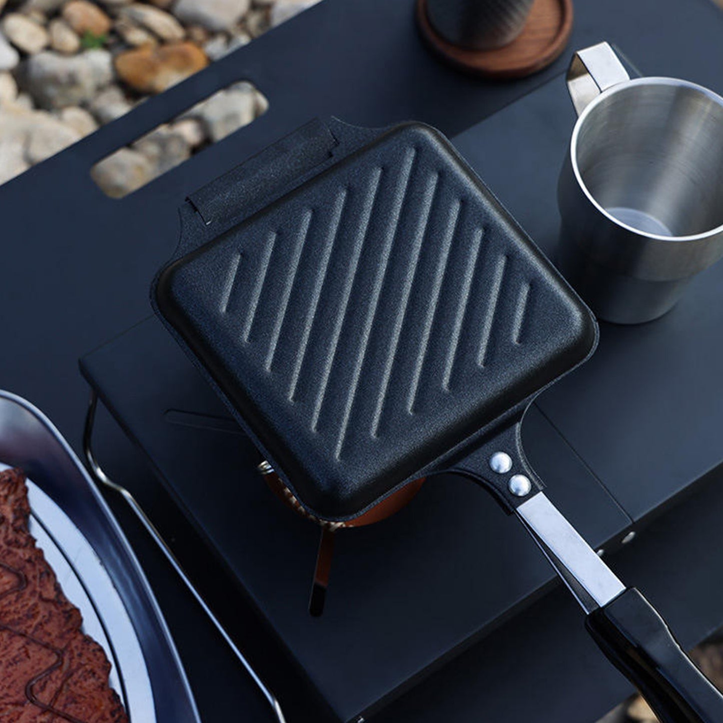 Stovetop Sandwich Maker, Versatile Toasted Sandwich Appliance, Non-Stick, Easy to Clean, Detachable, Flip Pan for Gas And Induction Stoves, Ideal for Home Cooking, Outdoor Use, Camping, Black