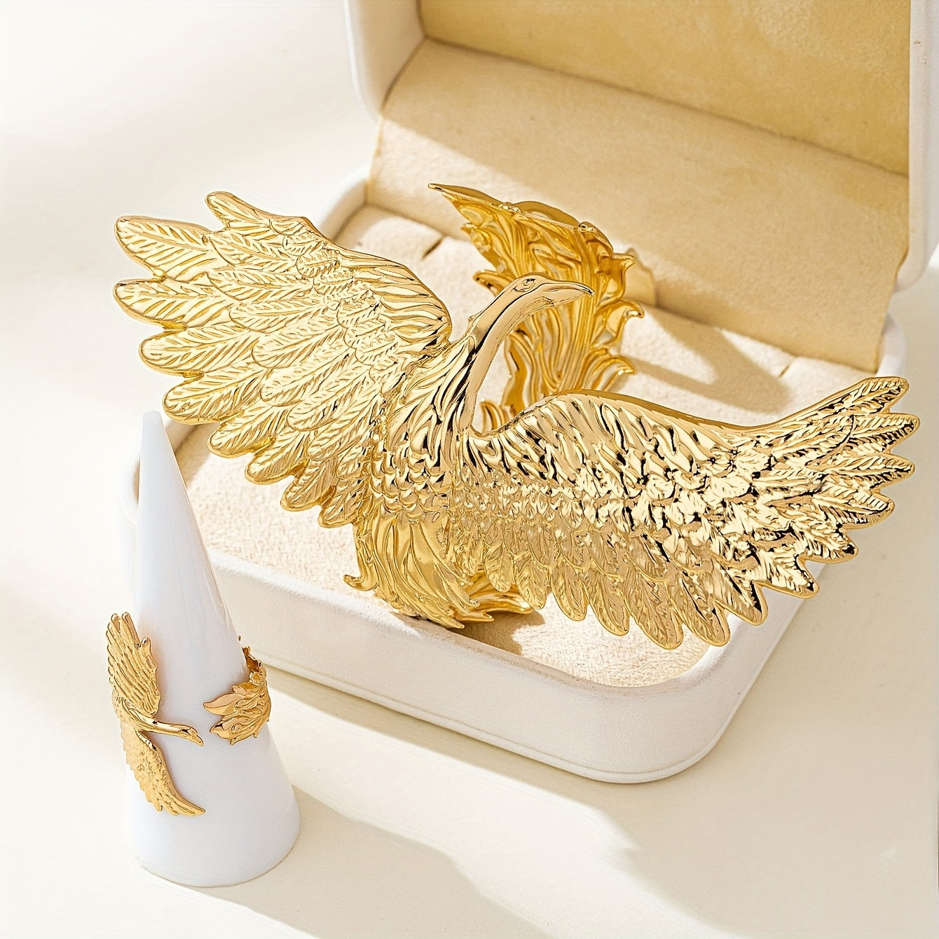 An Exaggerated Punk-Style Design Featuring a Glossy Eagle Mouth Ring, Along with a Unique Retro Geometric Jewelry Set of Golden Bracelets And Rings