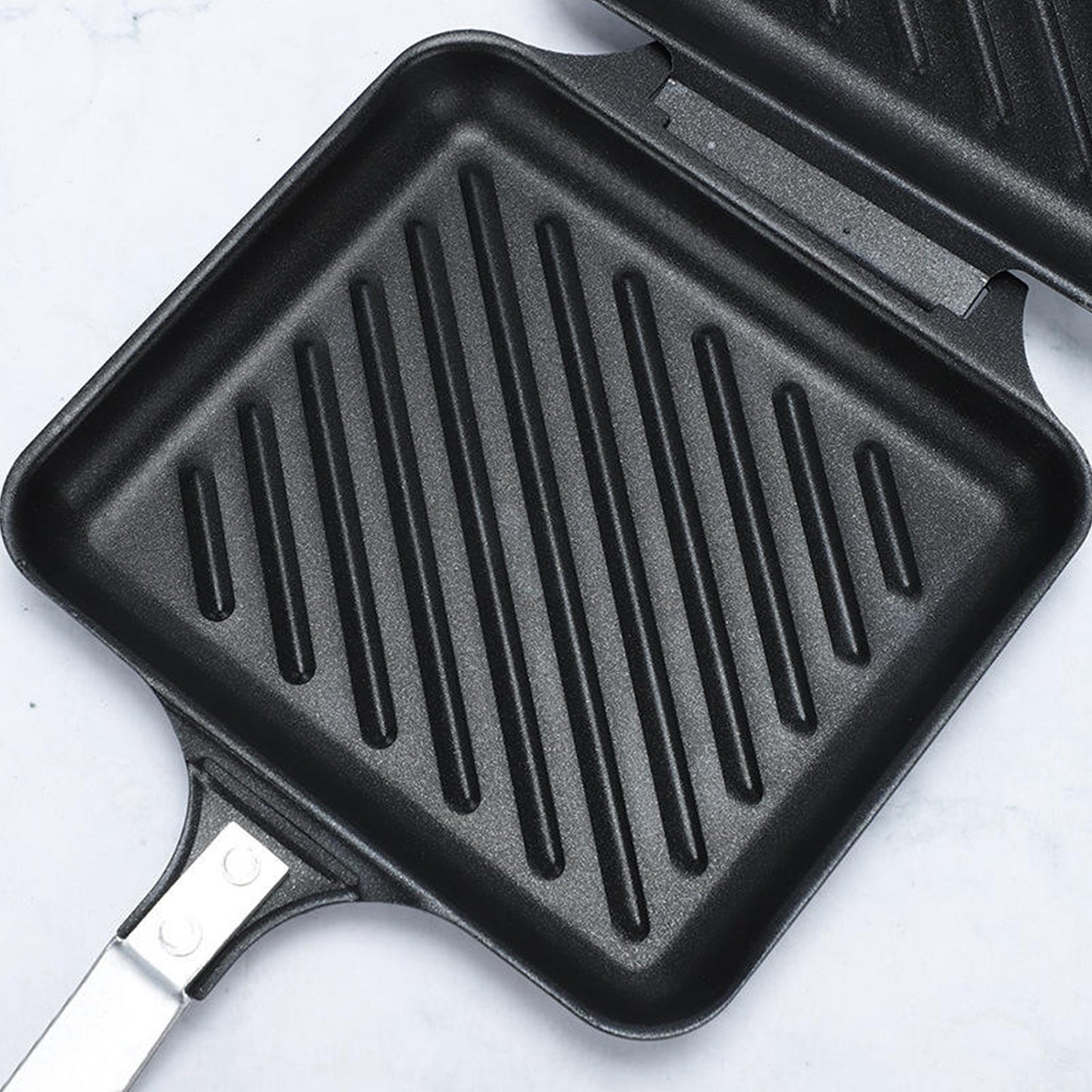 Stovetop Sandwich Maker, Versatile Toasted Sandwich Appliance, Non-Stick, Easy to Clean, Detachable, Flip Pan for Gas And Induction Stoves, Ideal for Home Cooking, Outdoor Use, Camping, Black