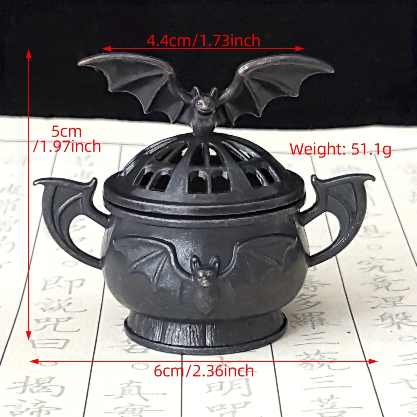 Gothic Bat-Shaped Metal Incense Holder & Holder - Zinc Alloy Dark Fantasy Altar Decor with Bat Wing Lid, Haunted Mansion Paganism Ornament for Meditation, Halloween Party, Vampire-Themed Tabletop Accessory (No Scent Included)