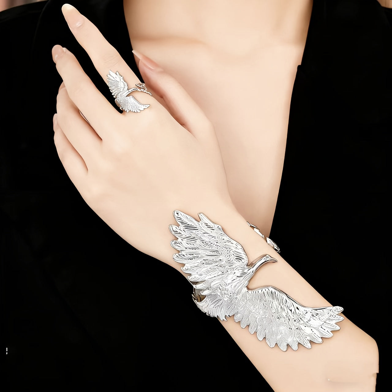 An Exaggerated Punk-Style Design Featuring a Glossy Eagle Mouth Ring, Along with a Unique Retro Geometric Jewelry Set of Golden Bracelets And Rings