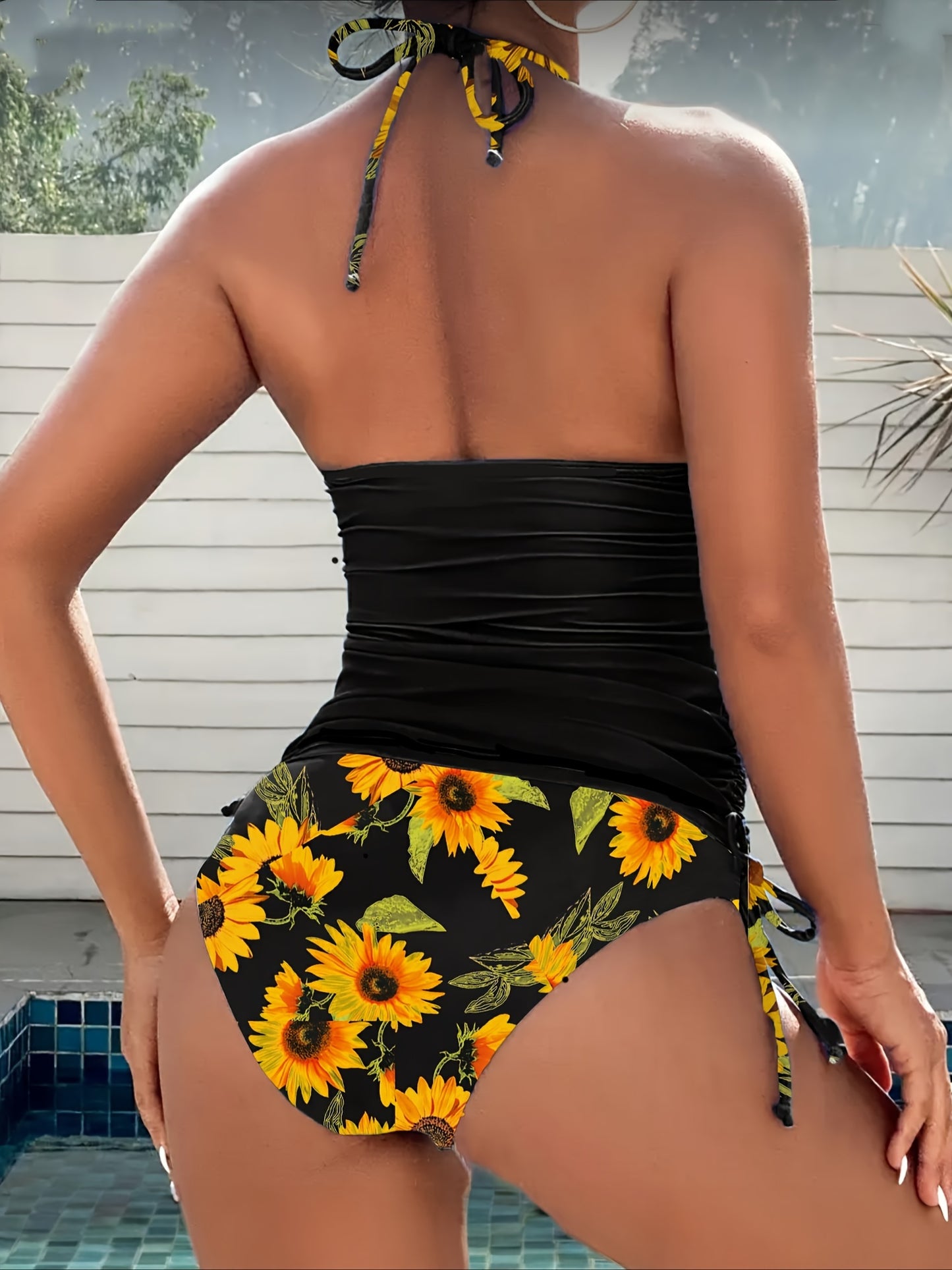 2 PCS Tankini Set S-XL Size Women's Fashion Slimming Halter Neck Sunflower Print Tankini Set, High Stretch Knit Fabric, Casual Floral Lace-Up Swimwear with Conventional Bottom