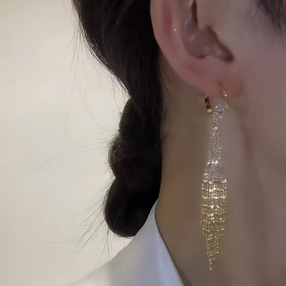 Long, Luxurious Women's Earrings Sparkling with Cubic Zirconia and a Tassel Design Evening Party Jewelry Accessories