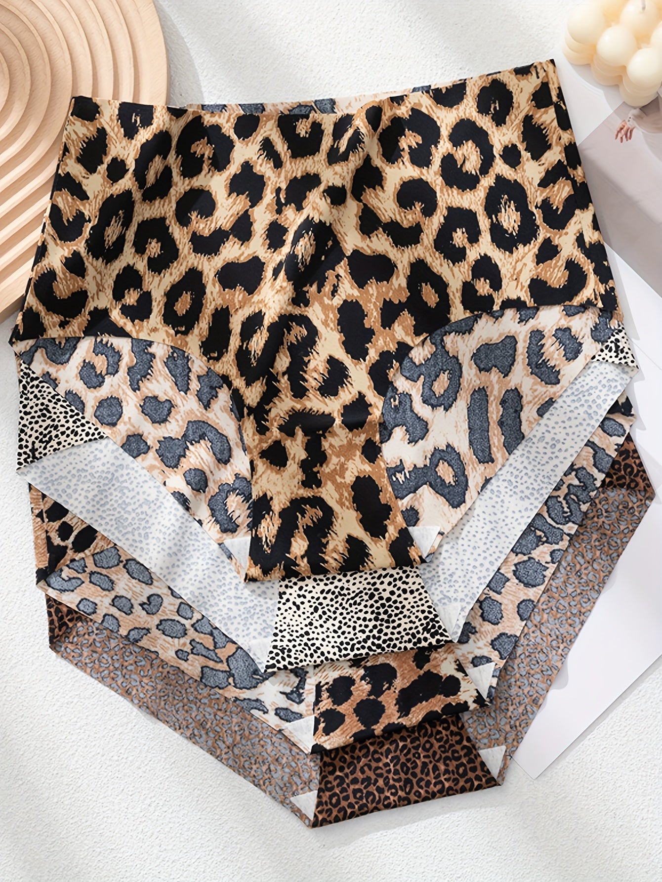 5 PCS Set - Autumn And Winter Plant Leopard Print Animal Print Women's Underwear One-Piece Seamless Nude Thin Breathable And Quick-Drying Women's Briefs V-Line Waist Full Hip Covering Women's Briefs Sports Health Yoga Dance