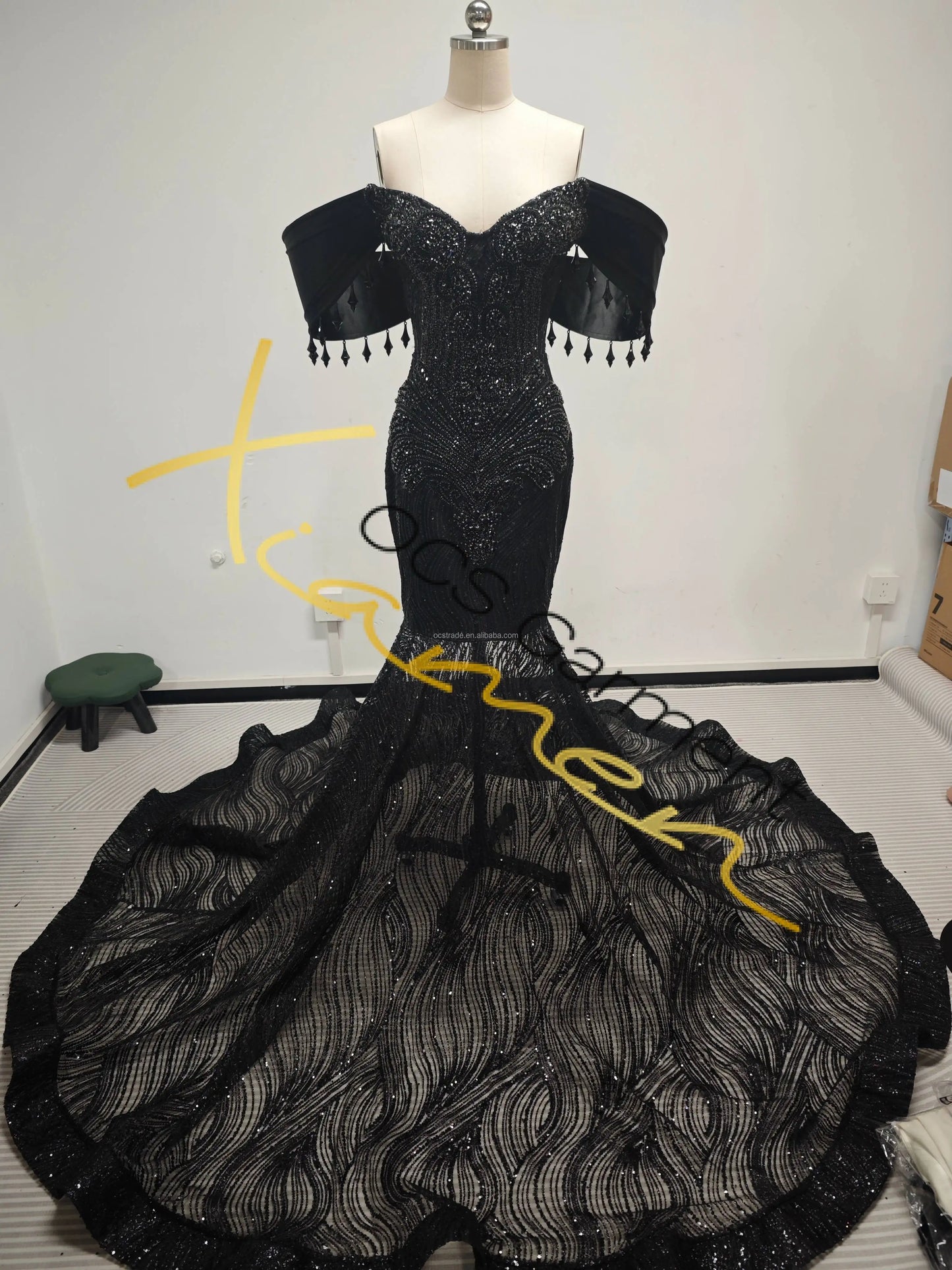 New Arrivals 15 Colors Black Rhinestones Crystal. Appliques Decoration With Hang Off the Shoulder Elegant Prom Dresses Mermaid Ball Gown Red Carpet Celebrities Luxury Apparel Supplies