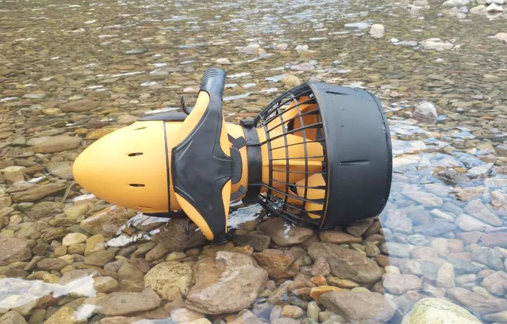 Underwater Powerful 300W Motor Electric Scooter 5.2km/h Water Jet Scooter 24V 6Ah Rechargeable Sea Scooter for Snorkeling Scuba Diving Outdoor Water Sports Supplies