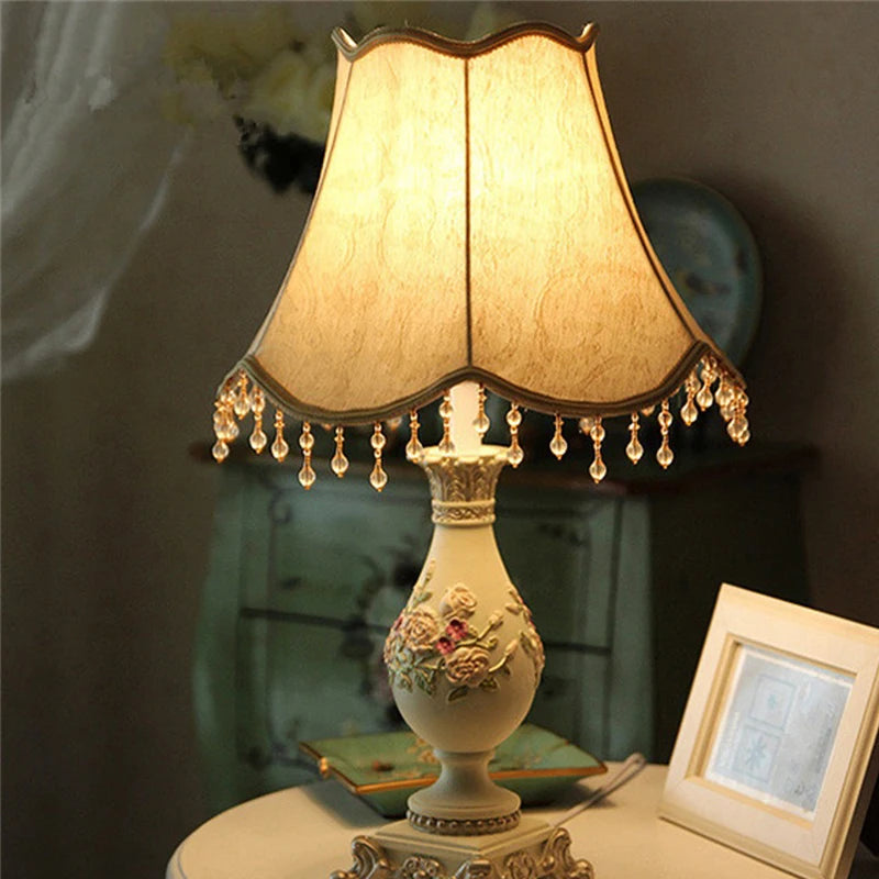 Home Villa Hotels Bedside Bedroom Living Room Luxury Lampshade Creative Resin Table Lamp Bedside Korean Pastoral Style Decor for Home Living Bedroom Nordic LED Desk Light
