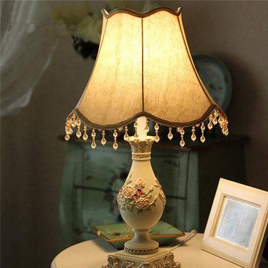 Home Villa Hotels Bedside Bedroom Living Room Luxury Lampshade Creative Resin Table Lamp Bedside Korean Pastoral Style Decor for Home Living Bedroom Nordic LED Desk Light