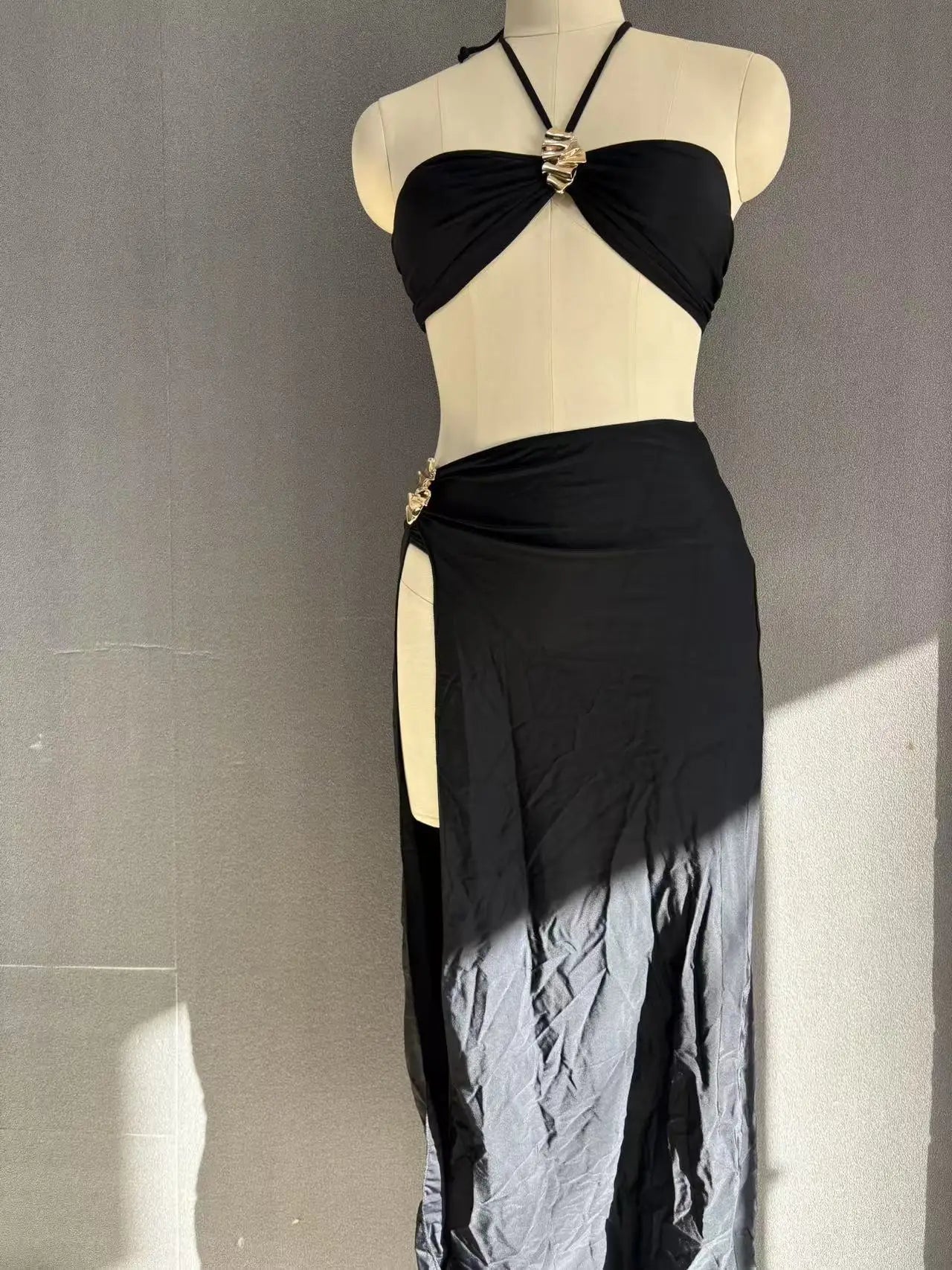 NEW Arrivals 3 PCS Set Black Color Women Sexy Swimwear Bandeau Top Brazilian G-String Bikini and Skirt Set Cover Ups S-L Size Swimsuit Swimming Pool Beachwear Ladies Sexy Bathing Apparel Supplies