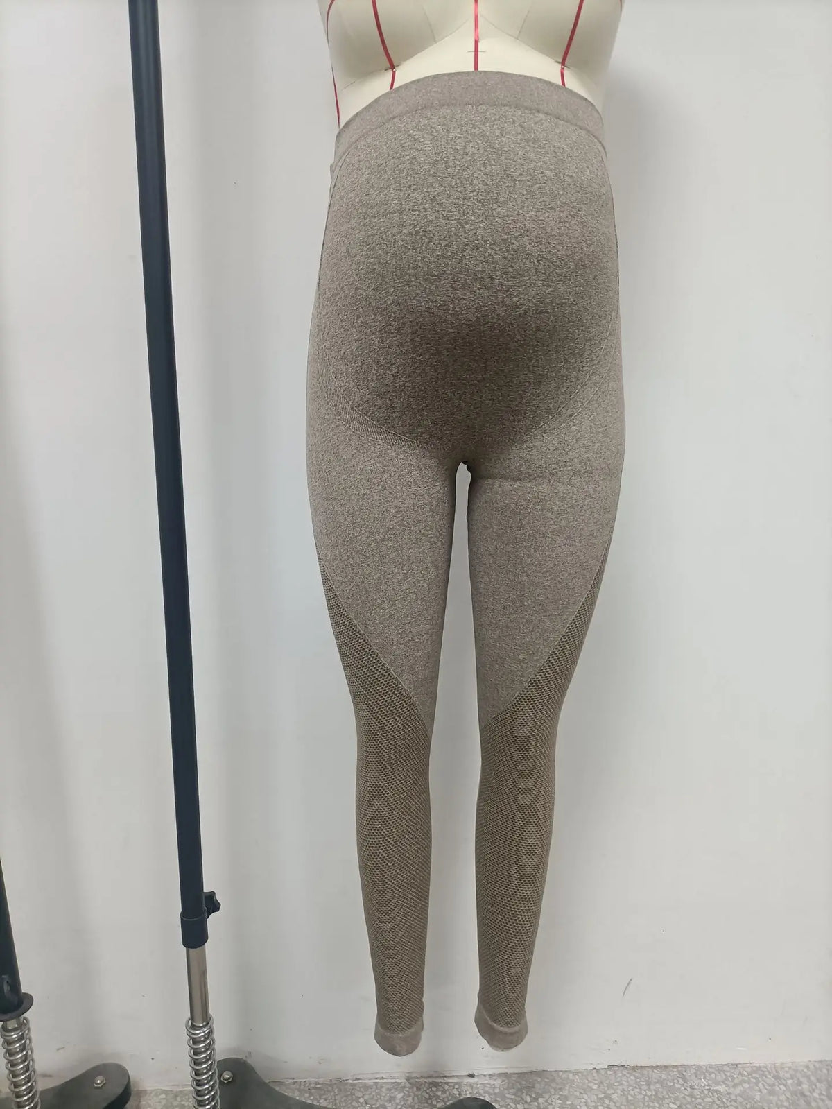 5 Colors S-2XL Women's Maternity Seamless Knit Yoga Leggings High Waist Maternity Gym Clothes Moisture-Wicking Quick-Dry Breathable 9-Point Sportswear Pregnancy Sports Apparel Supplies