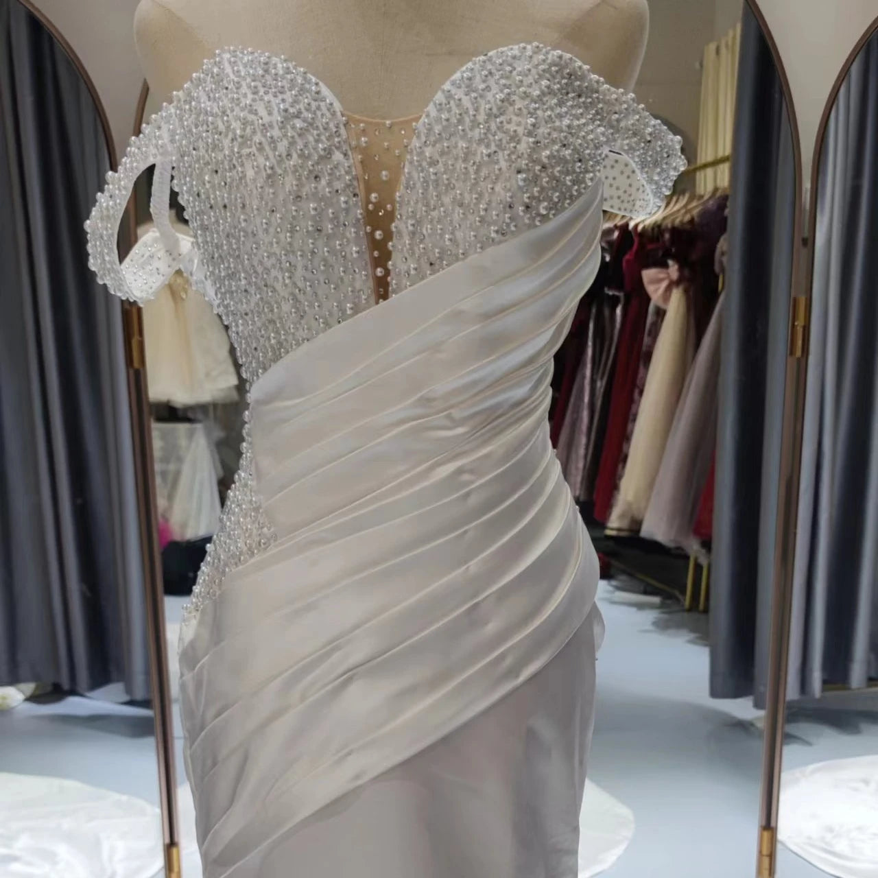 Boutique HOT SALE Bride Elegant High-End Satin Heavy Beaded One-Shoulder Fishtail Trailing Wedding Dress Built-In Bra Chapel Train Wedding Evening Prom Party Bridal Luxury Formal Gown