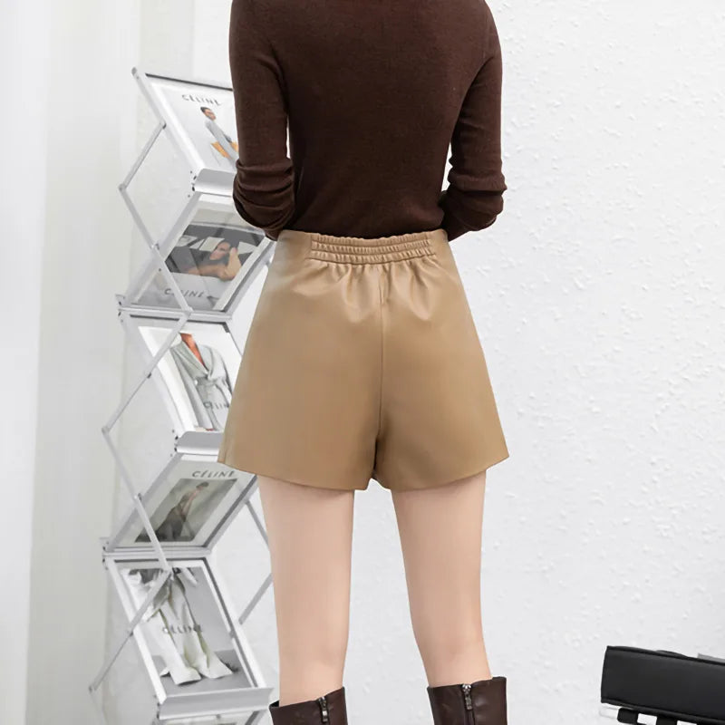 New Arrivals Black/Beige Color Spring Summer Autumn 100% Sheepskin Leather New Fashion Real Leather Shorts Pants High Waist Chain Evening Party Night Clubwear Mini Shorts Ladies Sexy Apparel Accessories