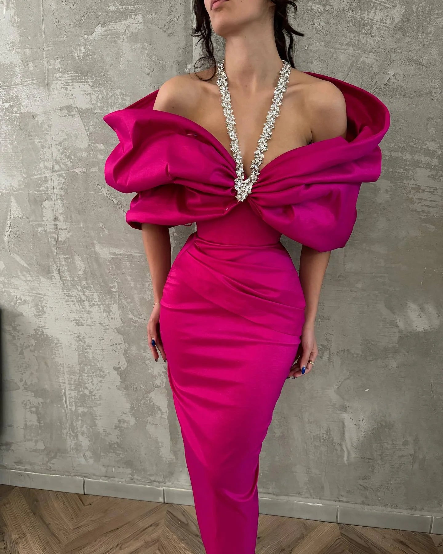 Boutique HOT SALE 5 Colors Women Sexy Striking Black Shoulder Evening Party Wedding Guest Clubwear Prom Ball Gown Celebrities Red Carpet Crafted From Smooth Structured Satin Voluminous Ruffled Sleeves Drape Ladies Luxury Appa