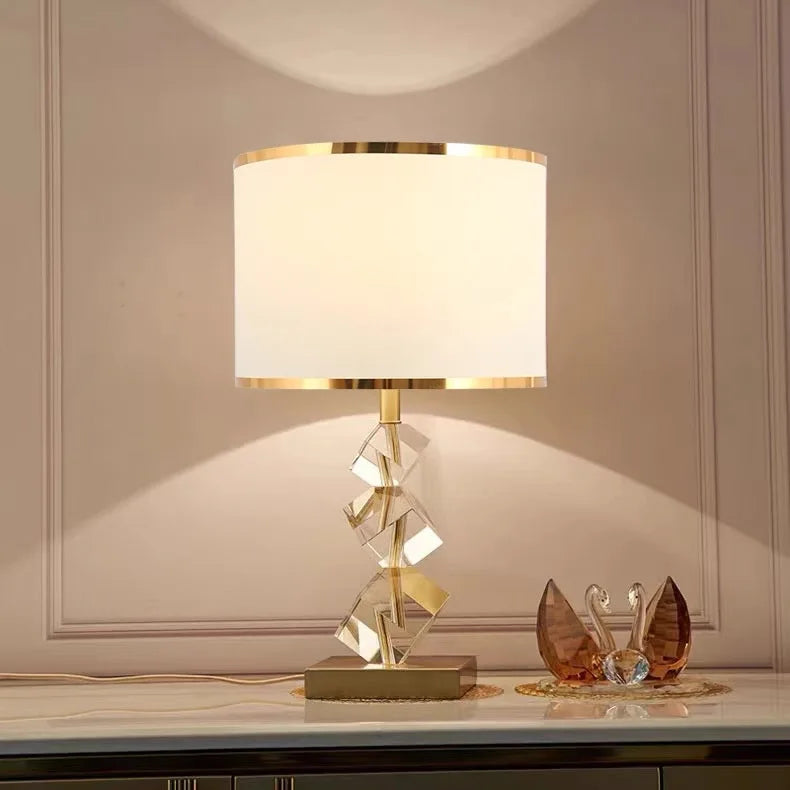 Gold/Red Color Home Villa Hotels Luxury Lampshade American Style Light Luxury Design Crystal Desk Light Modern Bedroom Bedside Living Room Art Decoration Crystal Table Lamp