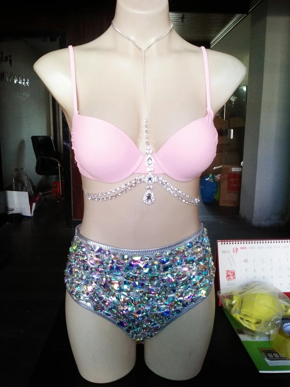 Hot Selling Open Hot Girl Push Up Bikini Bling Rhinestone Swimwear with Chains