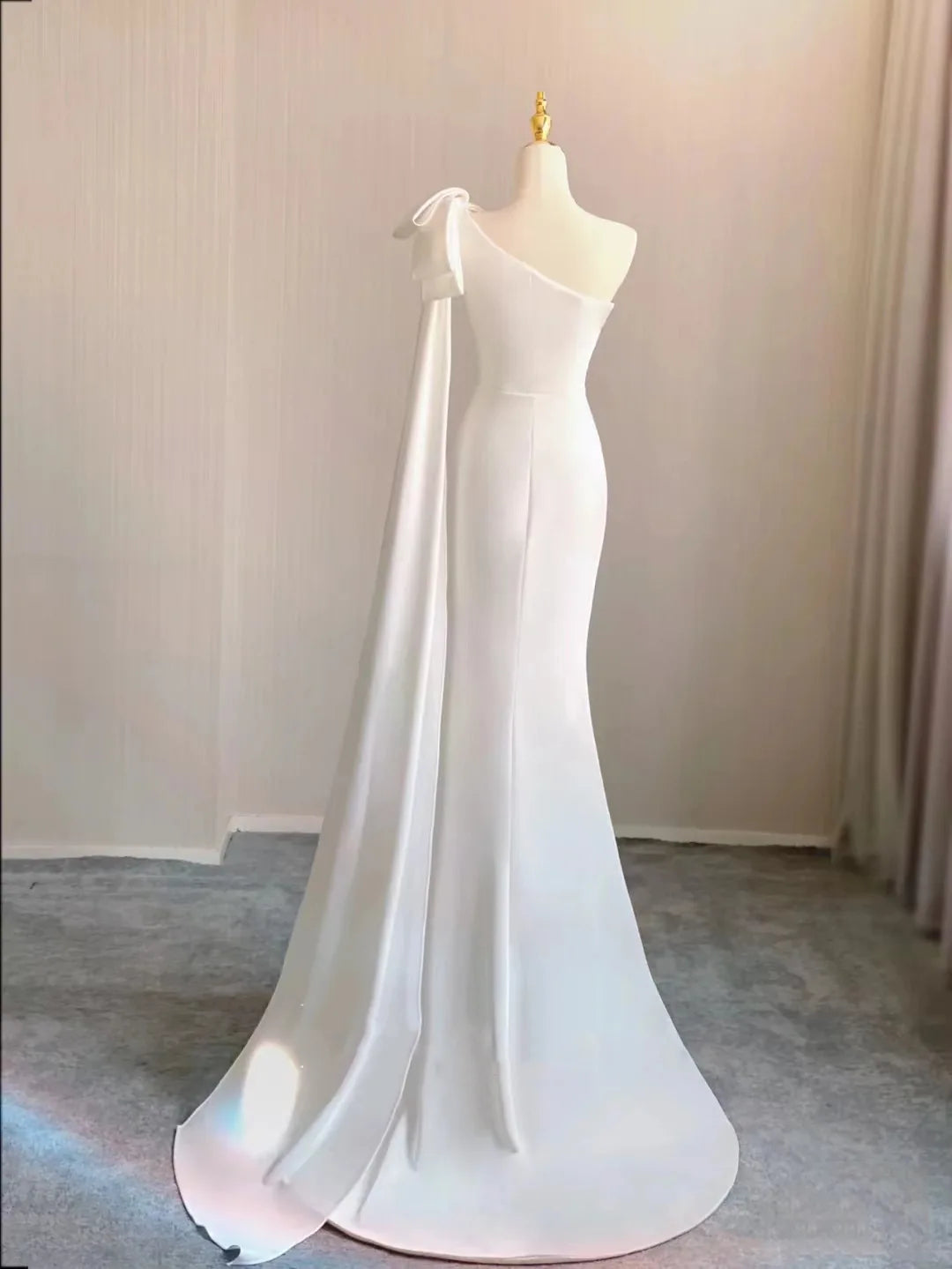 Boutique Gala HOT SALE Customizable Plus Size New Style Slimming One Shoulder French Satin Mermaid Wedding Dress Crystal White Bow Bridal Wedding Evening Party Gown Women Luxury Apparel Supplies