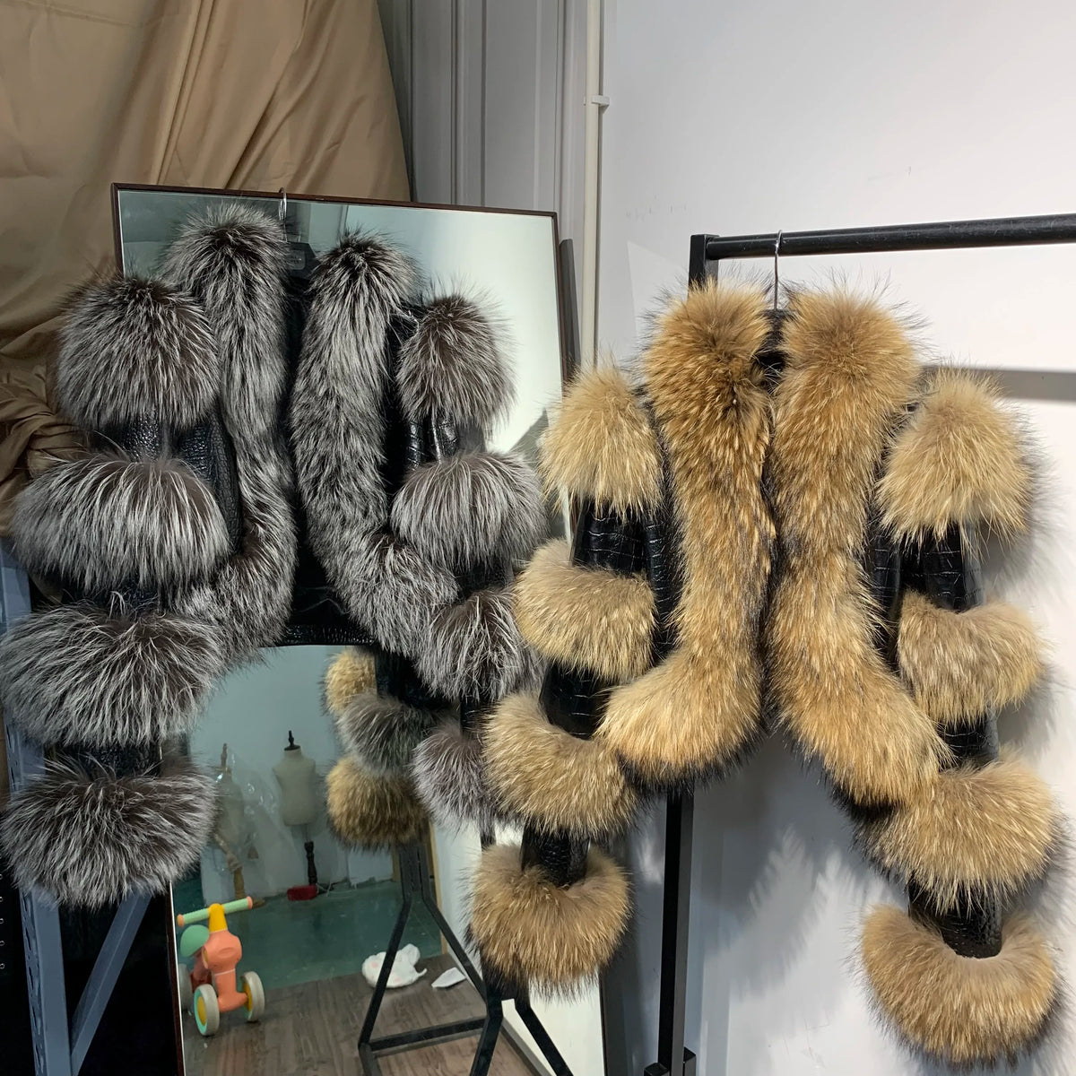 NEW Arrivals 8 Colors 100% Real Sheep Leather Croco Pattern Women's Jacket Natural Fur Trim Luxury Leather Fur Outerwear Coat Winter Warm Coats for Night Clubwear Evening Party Luxury Jackets Women Winter Apparel Supplies.