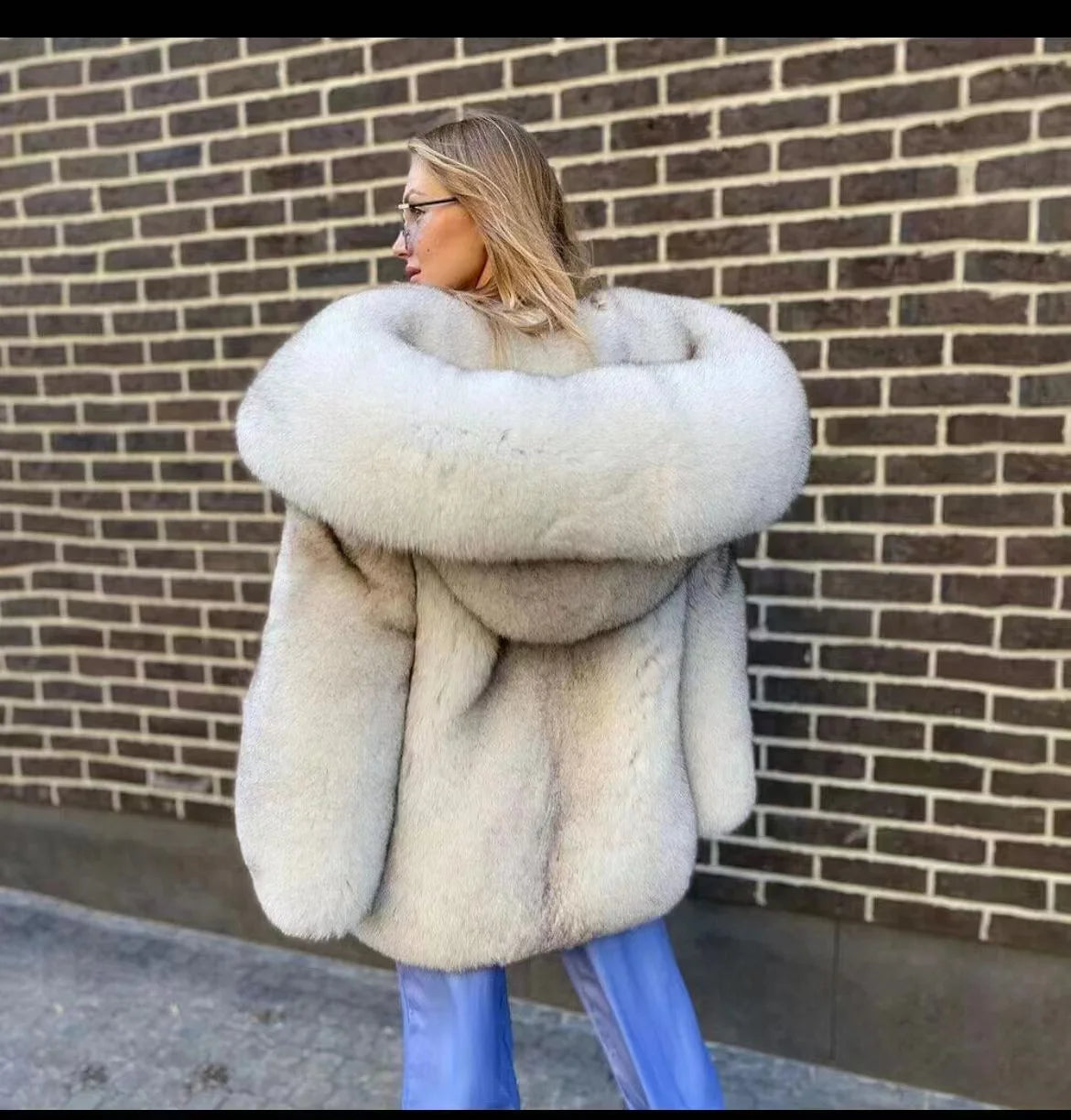 Just Arrived S-2XL Natural Silver Fox Fur 6Kg Weight Custom Size Color Long Sleeves Fashion Women Fluffy Fur Jacket Winter Real Fox Fur Coat Celebrities Formal Clothes Ladies Luxury Apparel Supplies