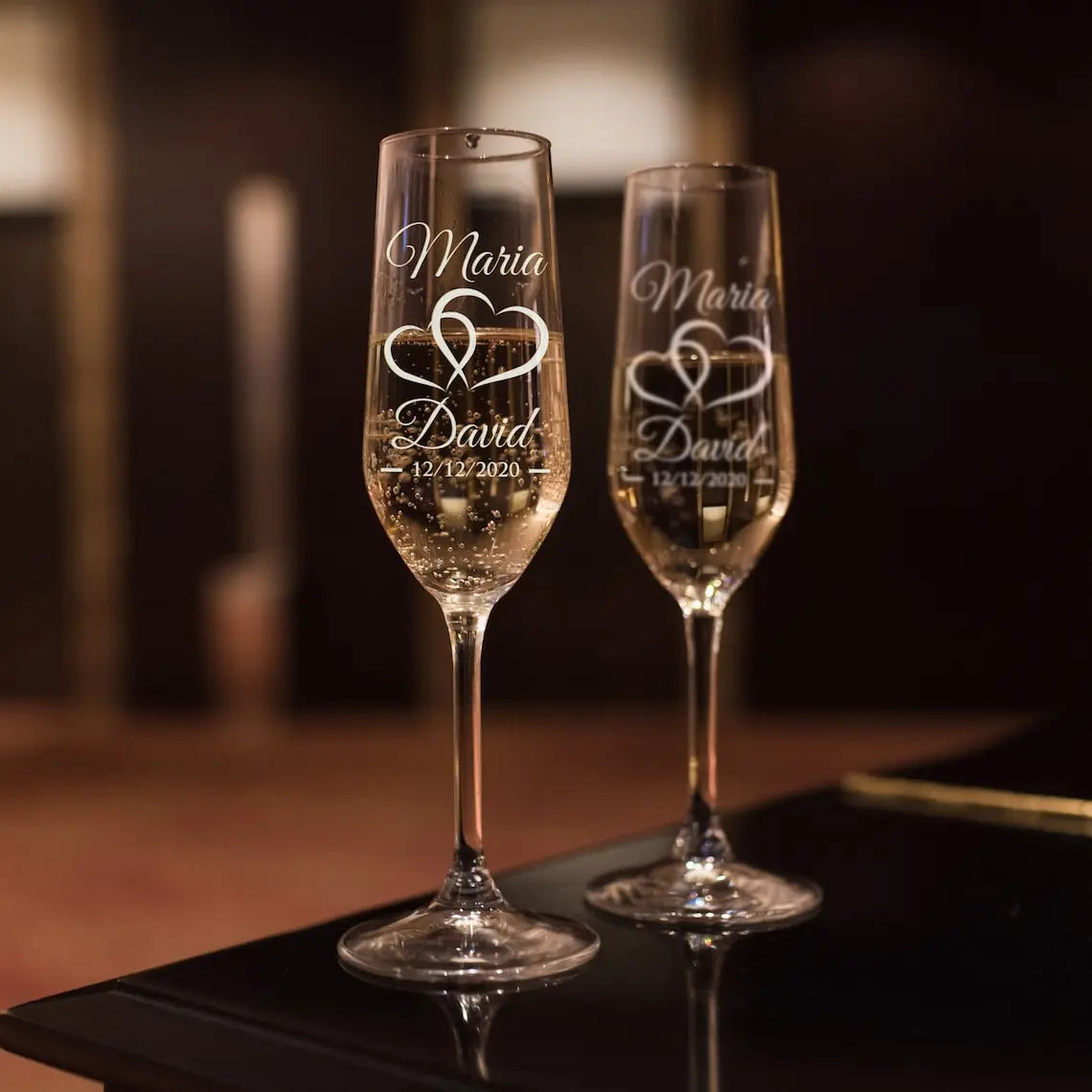 2 PCS Set PERSONALIZED Mr. And Mrs. Names/Dates Wedding Toasting Flutes Wedding Party Glasses Custom Bride and Groom Toasting Glasses Celebration Glassware Barware Accessories