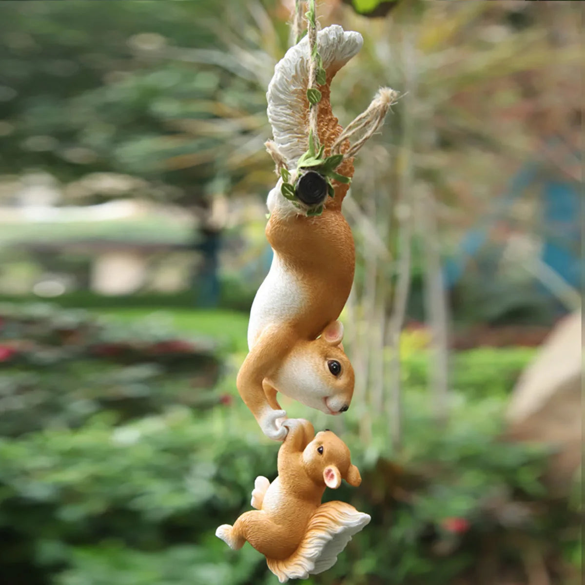 1pc Creative Climbing Rope Squirrel Figurine - Perfect for Garden & Outdoor Decoration