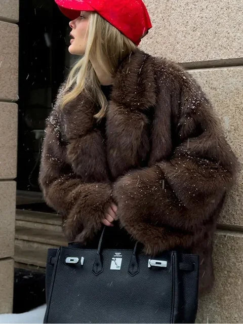 NEW Arrivals Winter Warm Snow Outerwear Ins Fashion Girls Oversized Gradient Fur Coat Women Thick Lapel Evening Nightclub Party Outerwear Fluffy Faux Fur High Street Jacket Ladies Girls Luxury Fashion Clothing Supplies