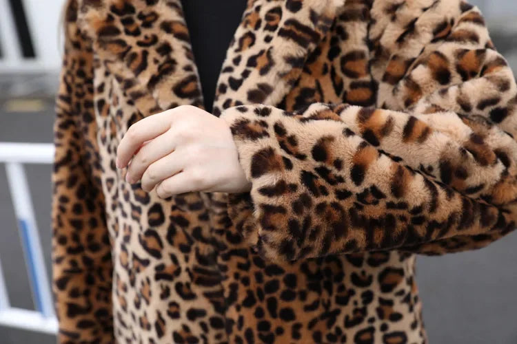 Luxurious Italian Style Faux Fur Coat with Leopard Pattern, Long Plush Coat, Warm Suit Collar, Casual Fashion, Winter