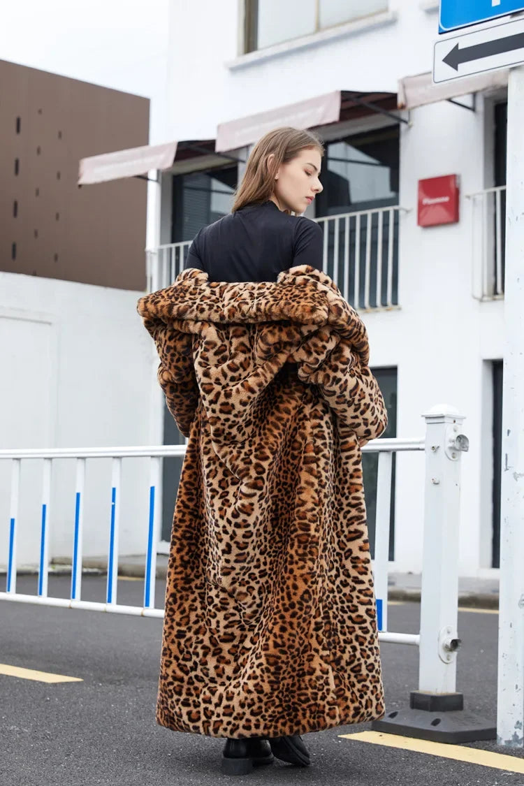 Luxurious Italian Style Faux Fur Coat with Leopard Pattern, Long Plush Coat, Warm Suit Collar, Casual Fashion, Winter