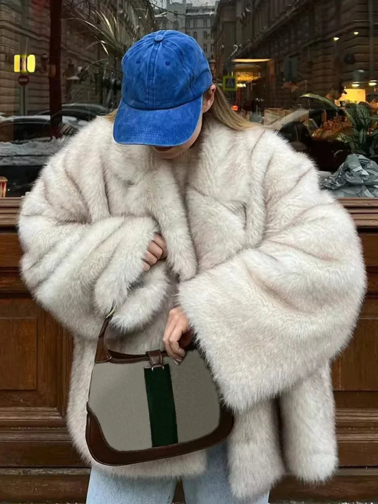 NEW Arrivals Winter Warm Snow Outerwear Ins Fashion Girls Oversized Gradient Fur Coat Women Thick Lapel Evening Nightclub Party Outerwear Fluffy Faux Fur High Street Jacket Ladies Girls Luxury Fashion Clothing Supplies