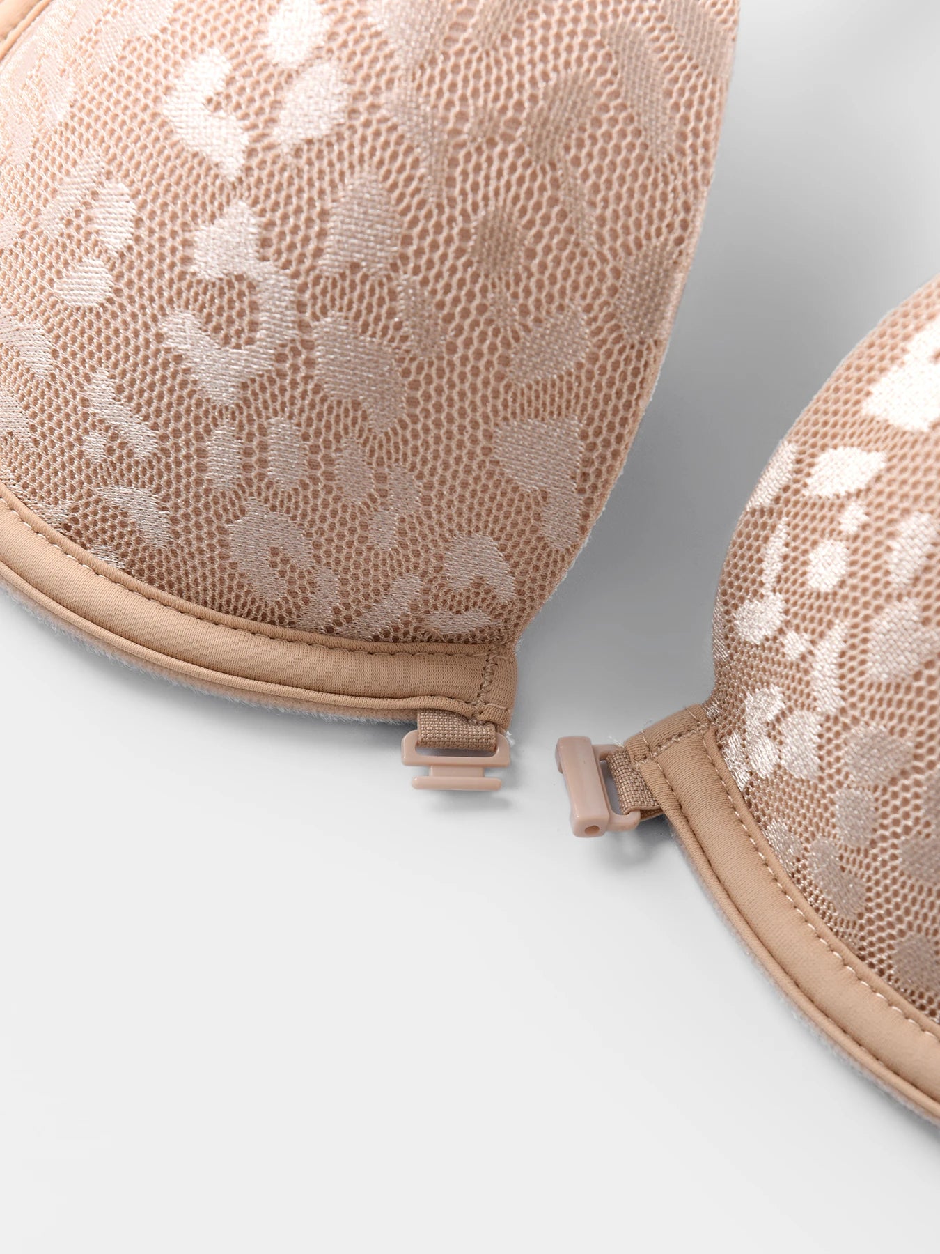 NEW White/Black/Beige Color Women's Sexy Front Closure Push Up Bra Seamless Smooth Bra with Underwire Makes Chest Look Smaller Lingerie Women Underwear