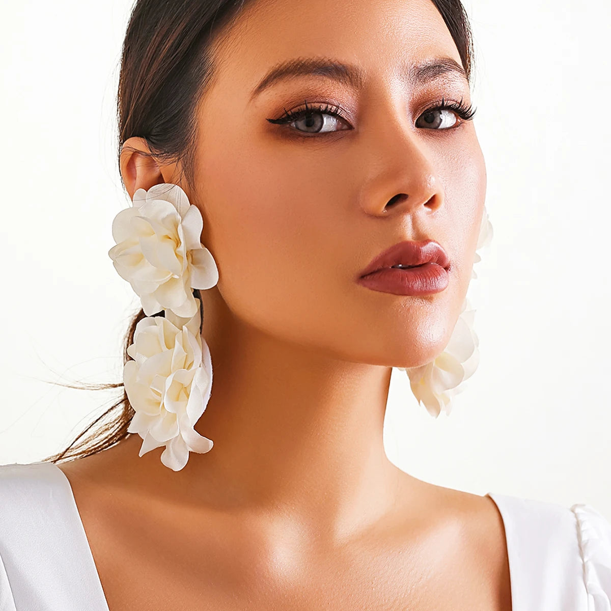 4 Colors Exaggerated Big Fluffy Fabric Flower Petal Drop Earrings for Women Trending Elegant Earring Wed Bridal Accessories