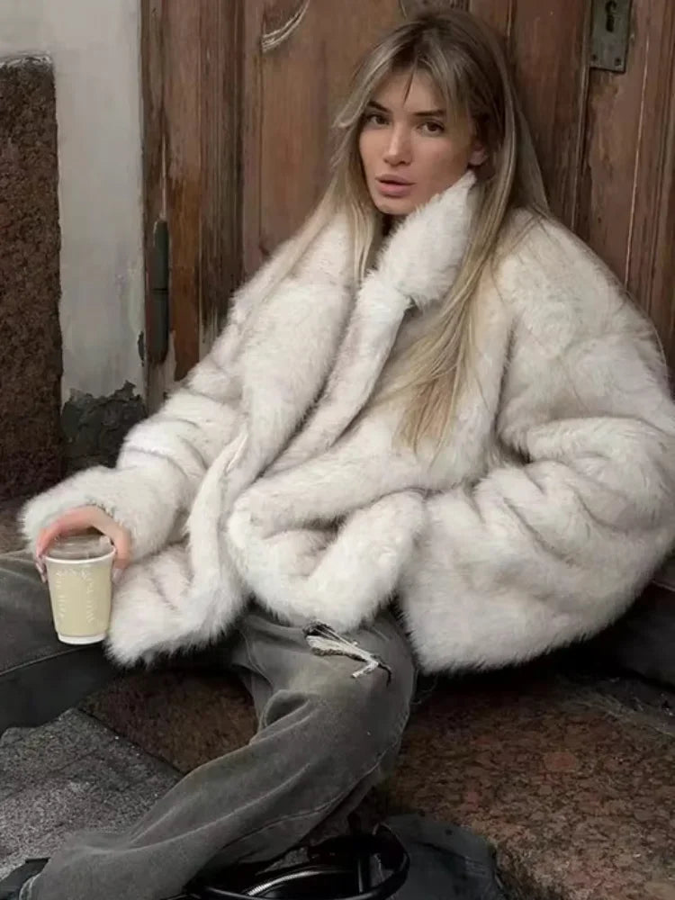 NEW Arrivals Winter Warm Snow Outerwear Ins Fashion Girls Oversized Gradient Fur Coat Women Thick Lapel Evening Nightclub Party Outerwear Fluffy Faux Fur High Street Jacket Ladies Girls Luxury Fashion Clothing Supplies
