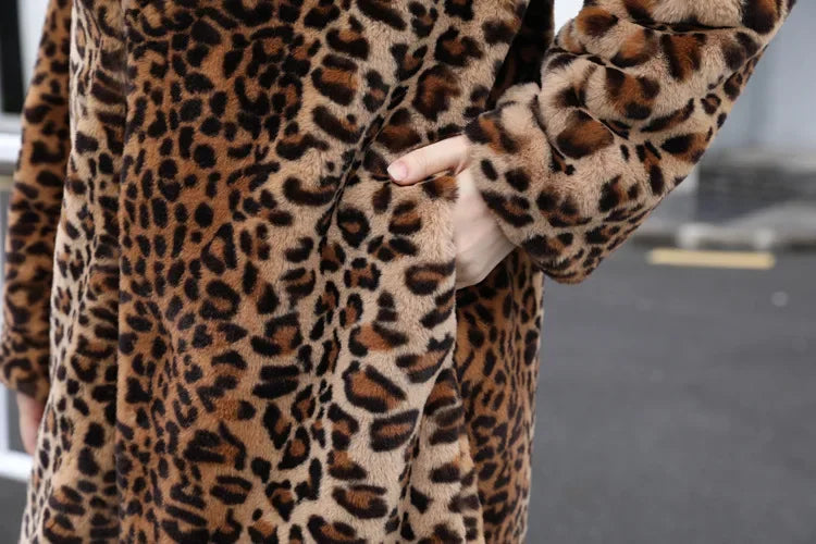 Luxurious Italian Style Faux Fur Coat with Leopard Pattern, Long Plush Coat, Warm Suit Collar, Casual Fashion, Winter